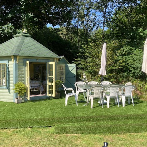 Garden with white chairs