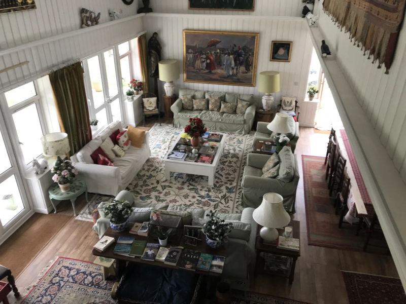 Large living room, with three sofas for seating